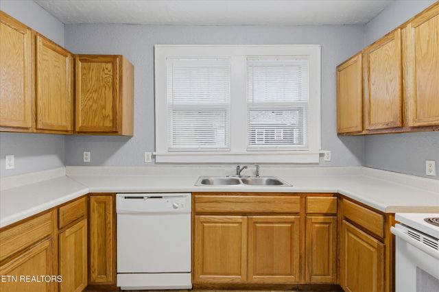 5301 Ross Rd, Knoxville, TN 37914