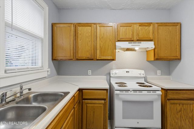 5301 Ross Rd, Knoxville, TN 37914