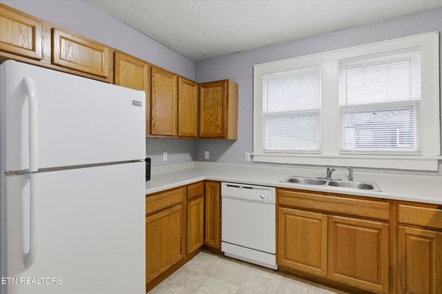 5301 Ross Rd, Knoxville, TN 37914