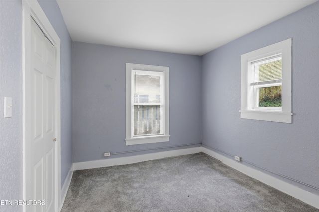 5301 Ross Rd, Knoxville, TN 37914