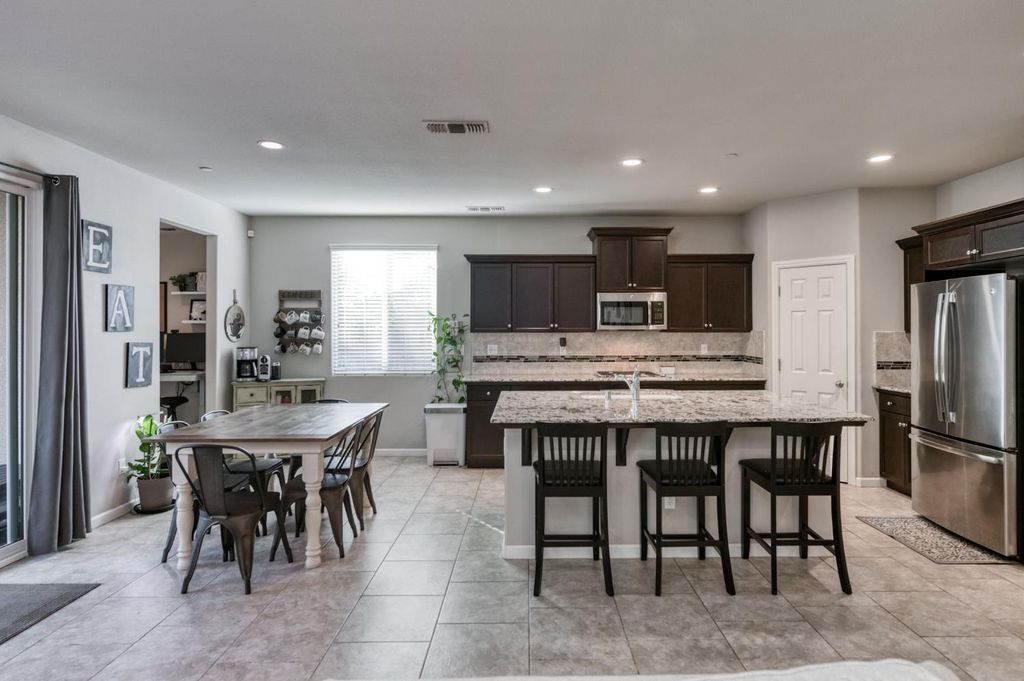 Image 10 of property listing at 3606 Saginaw Avenue, Clovis, CA 93619