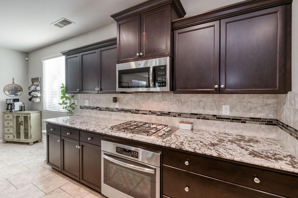 Image 12 of property listing at 3606 Saginaw Avenue, Clovis, CA 93619