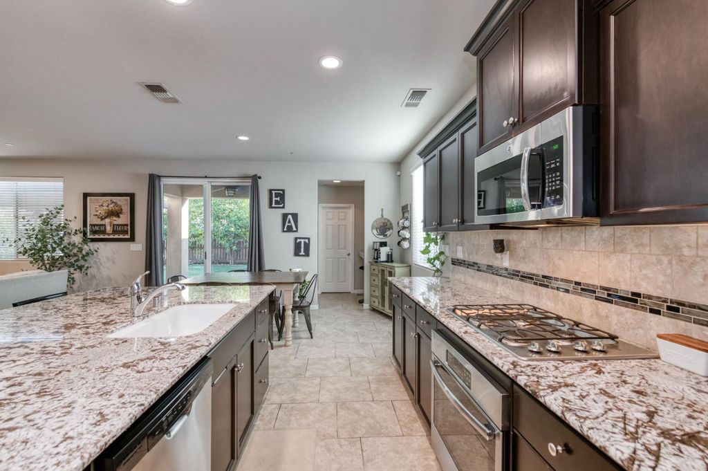 Image 13 of property listing at 3606 Saginaw Avenue, Clovis, CA 93619