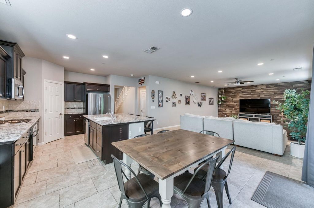Image 16 of property listing at 3606 Saginaw Avenue, Clovis, CA 93619