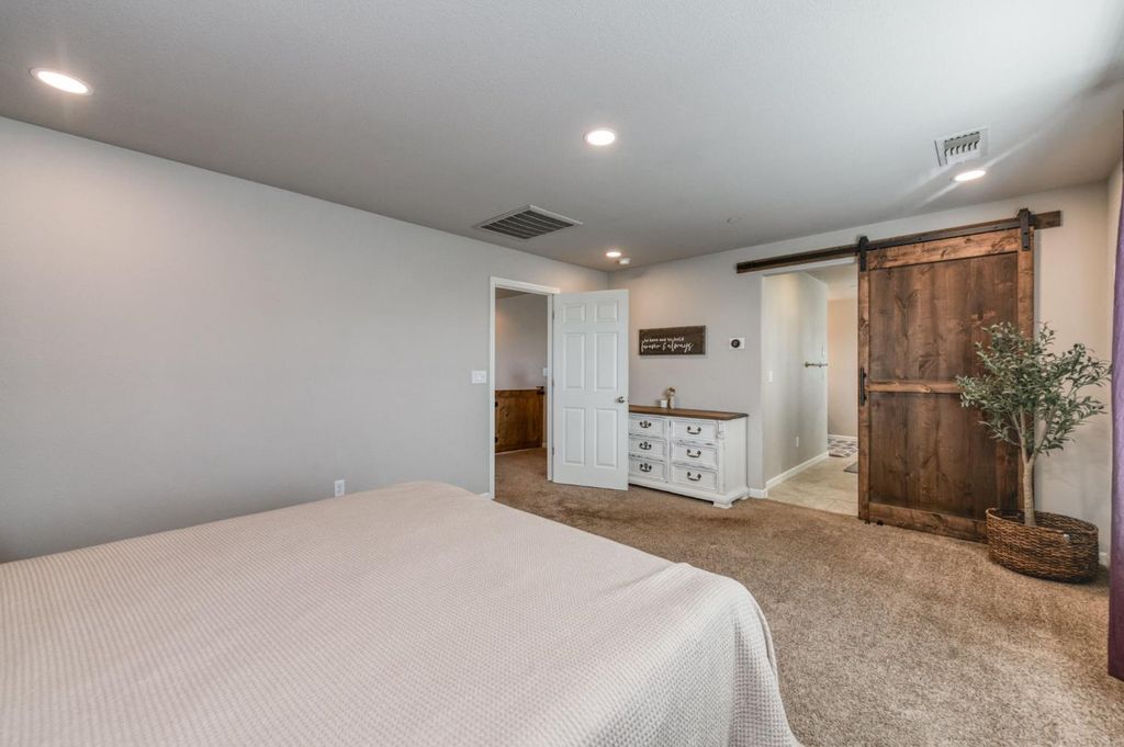 Image 24 of property listing at 3606 Saginaw Avenue, Clovis, CA 93619