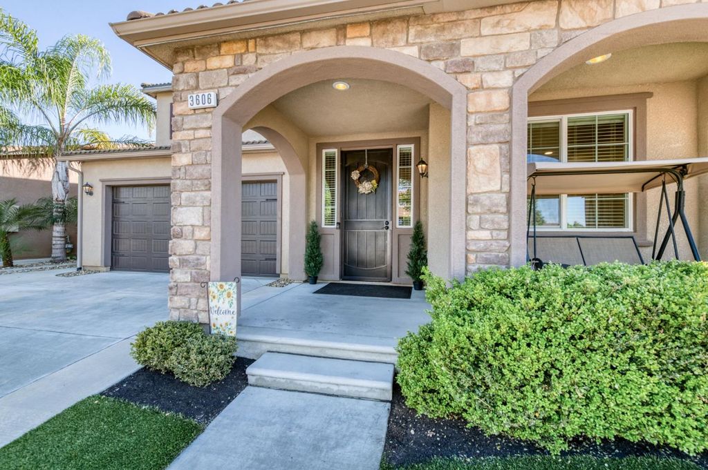 Image 3 of property listing at 3606 Saginaw Avenue, Clovis, CA 93619
