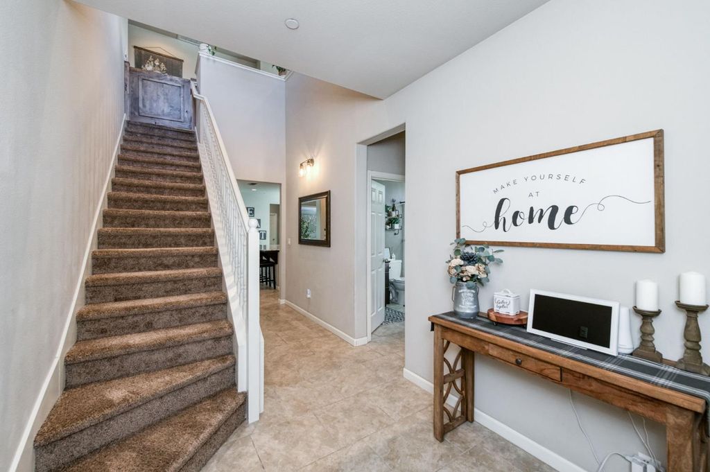 Image 5 of property listing at 3606 Saginaw Avenue, Clovis, CA 93619