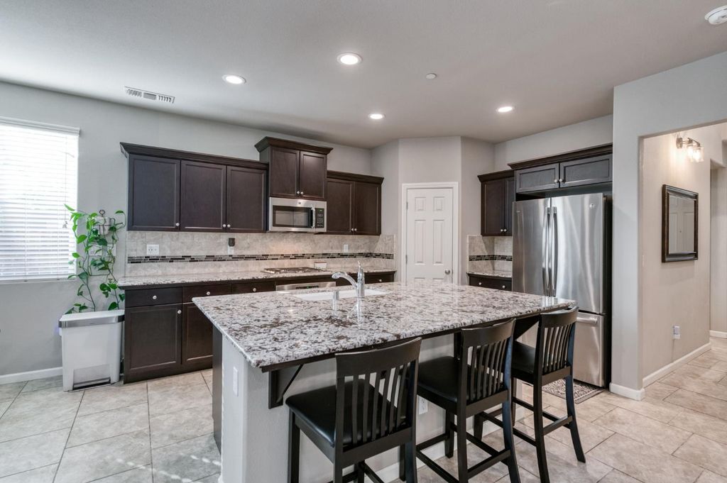 Image 6 of property listing at 3606 Saginaw Avenue, Clovis, CA 93619