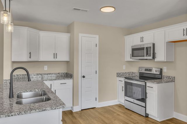 7 Hugh Hunter Rd, Oak Grove, KY 42262