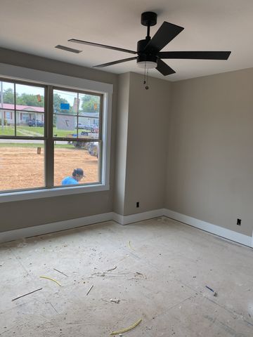 7 Hugh Hunter Rd, Oak Grove, KY 42262
