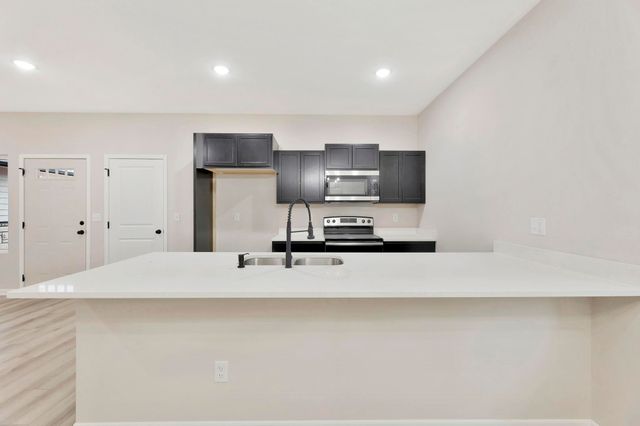 9227 E Fox Pointe Ct, Bel Aire, KS 67226