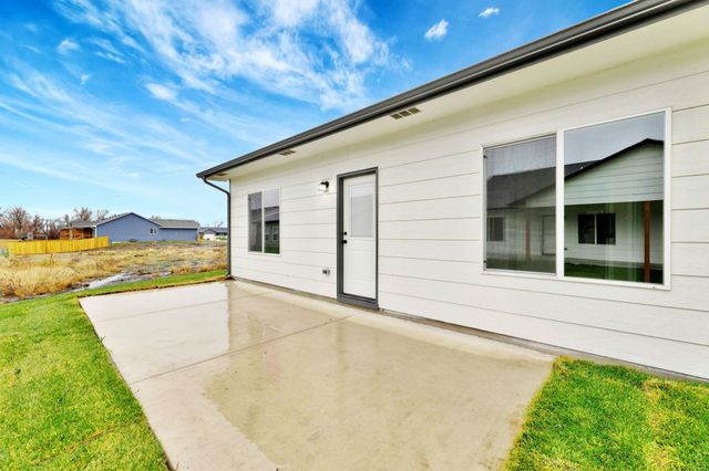 9227 E Fox Pointe Ct, Bel Aire, KS 67226