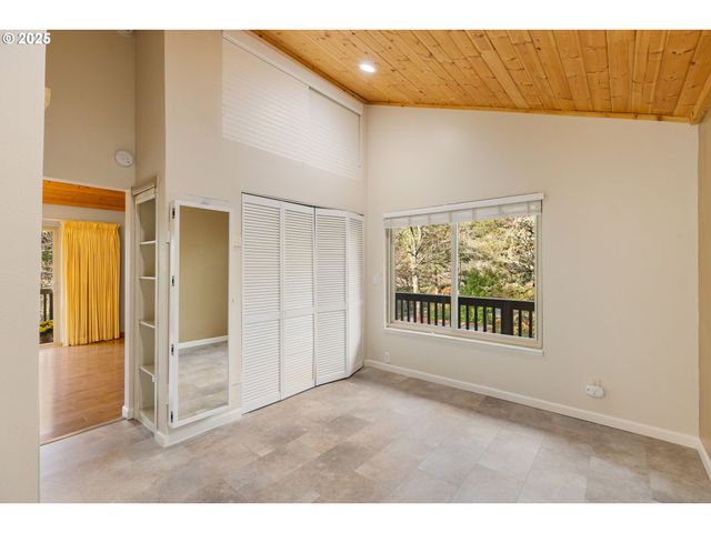 7734 Sw BARNES Rd A, Portland, OR 97225