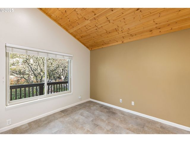 7734 Sw BARNES Rd A, Portland, OR 97225