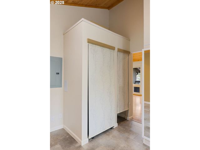 7734 Sw BARNES Rd A, Portland, OR 97225