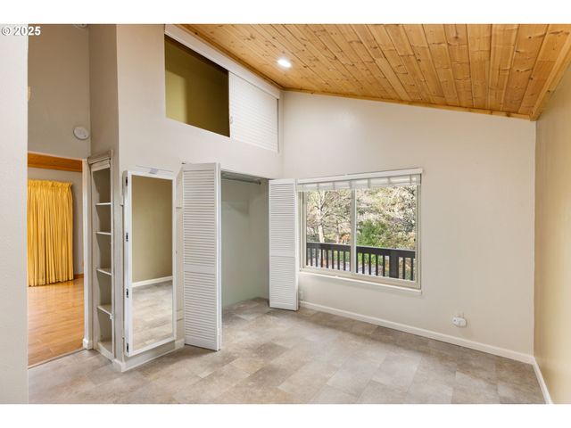 7734 Sw BARNES Rd A, Portland, OR 97225
