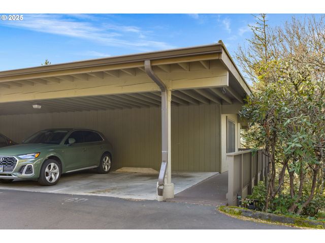 7734 Sw BARNES Rd A, Portland, OR 97225