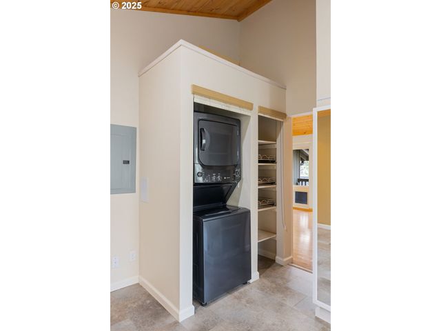 7734 Sw BARNES Rd A, Portland, OR 97225
