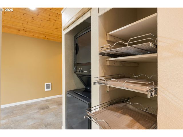 7734 Sw BARNES Rd A, Portland, OR 97225
