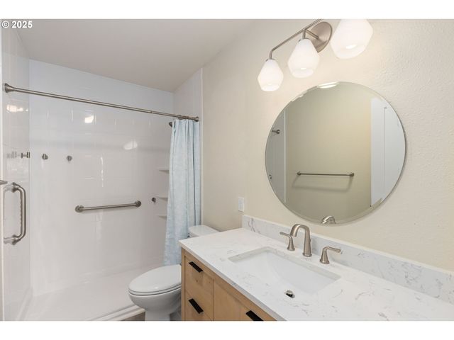 7734 Sw BARNES Rd A, Portland, OR 97225