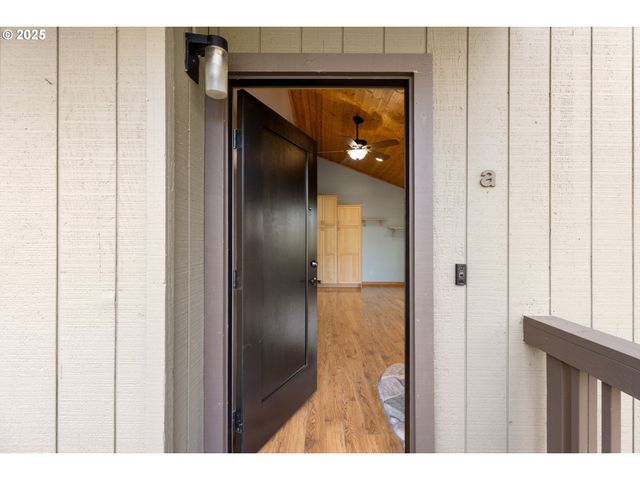 7734 Sw BARNES Rd A, Portland, OR 97225