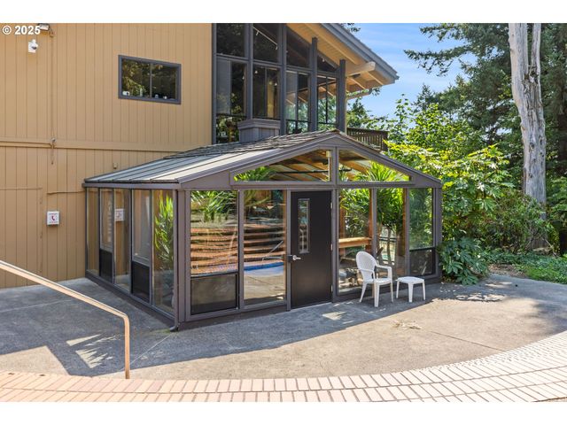7734 Sw BARNES Rd A, Portland, OR 97225