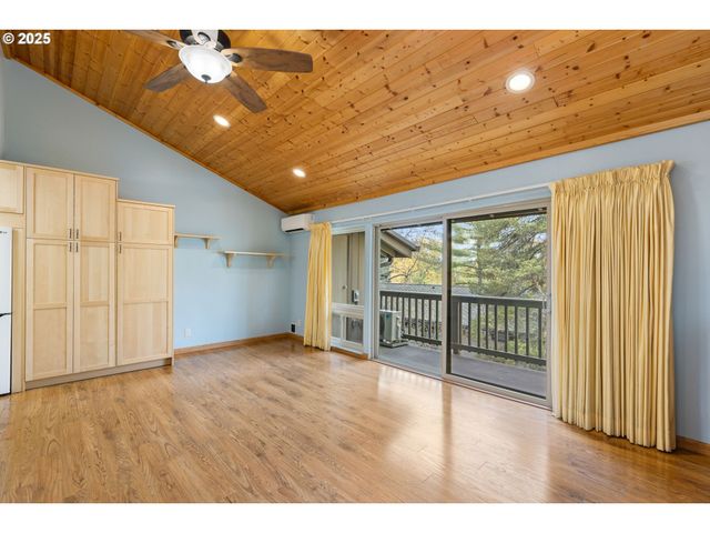 7734 Sw BARNES Rd A, Portland, OR 97225