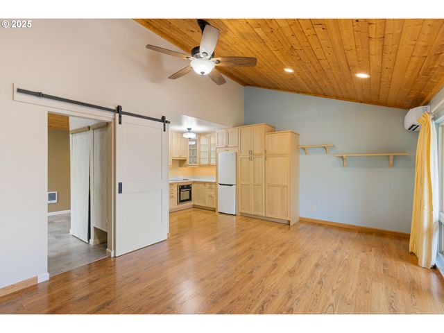 7734 Sw BARNES Rd A, Portland, OR 97225