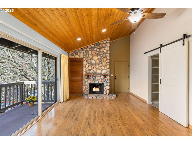 7734 Sw BARNES Rd A, Portland, OR 97225