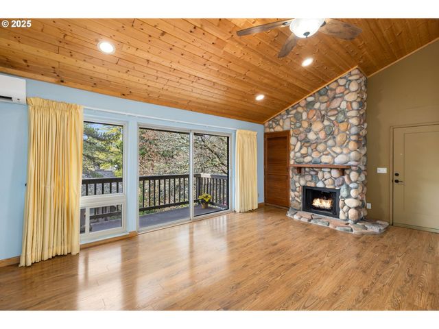 7734 Sw BARNES Rd A, Portland, OR 97225