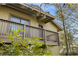 7734 Sw BARNES Rd A, Portland, OR 97225