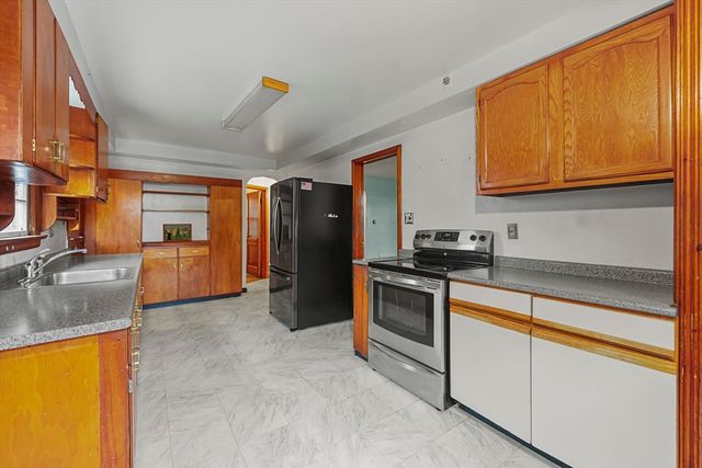 32 Mead Ave, Pittsfield, MA 01201