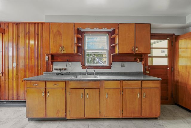 32 Mead Ave, Pittsfield, MA 01201