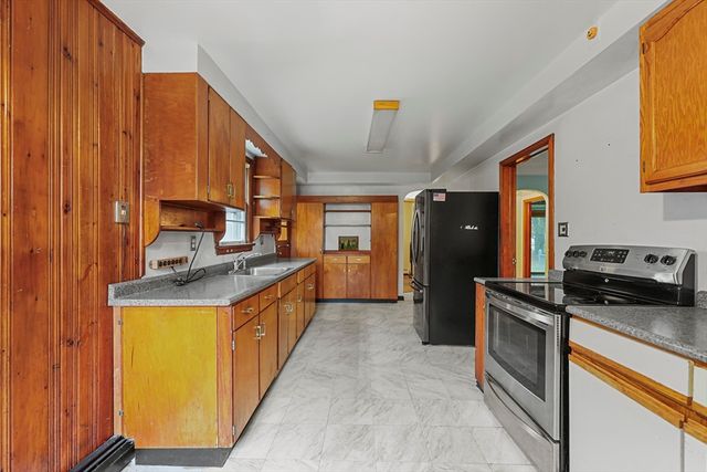 32 Mead Ave, Pittsfield, MA 01201