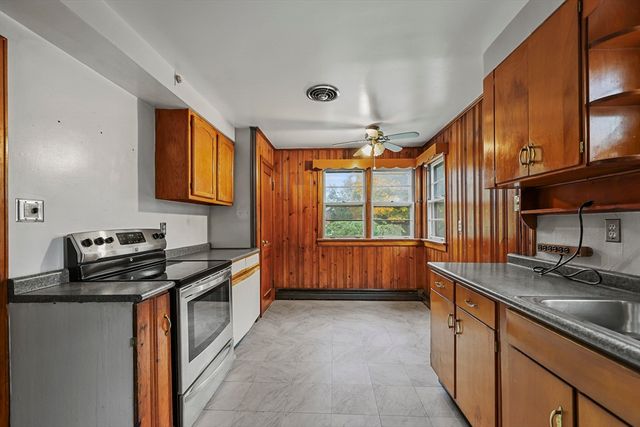 32 Mead Ave, Pittsfield, MA 01201