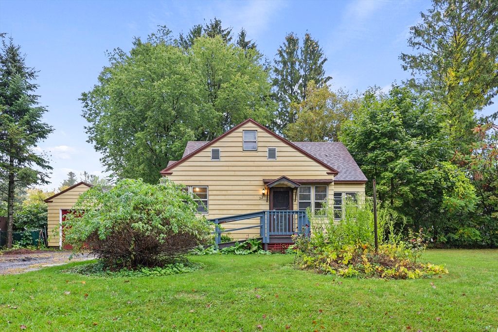 32 Mead Ave, Pittsfield, MA 01201
