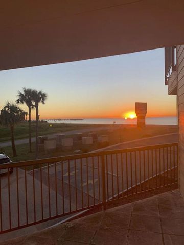 9520 Seawall Boulevard 108, Galveston, TX 77554