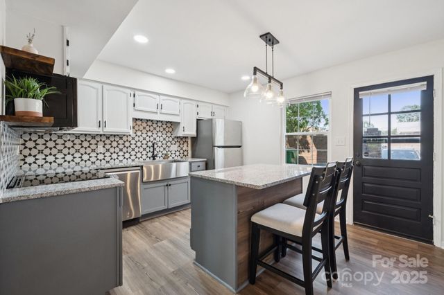 8838 Hunter Ridge Drive, Charlotte, NC 28226