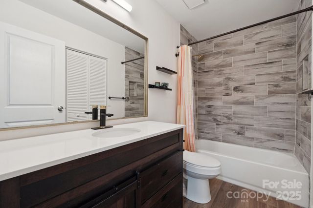 8838 Hunter Ridge Drive, Charlotte, NC 28226