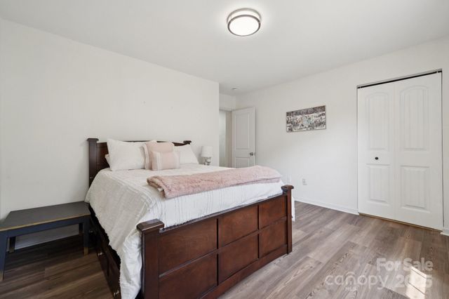 8838 Hunter Ridge Drive, Charlotte, NC 28226