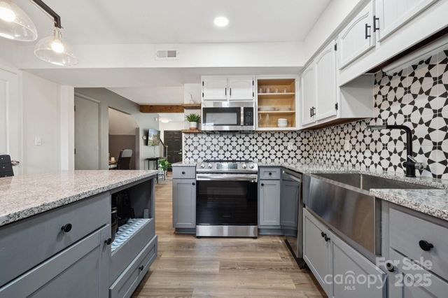 8838 Hunter Ridge Drive, Charlotte, NC 28226