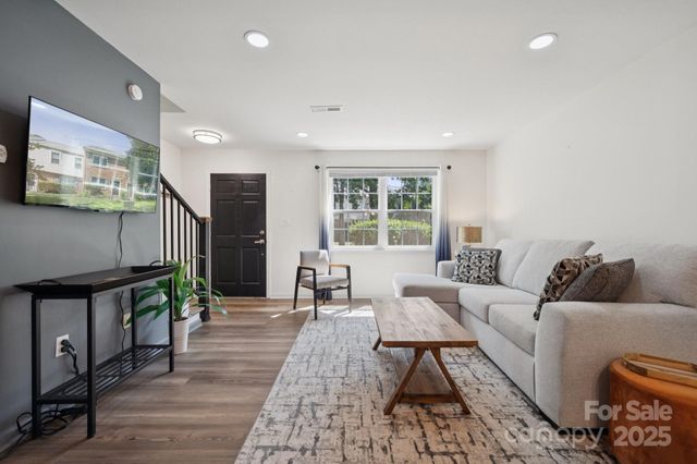 8838 Hunter Ridge Drive, Charlotte, NC 28226