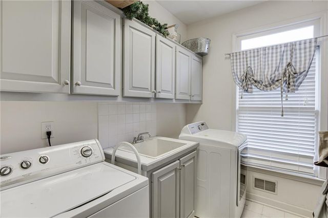 5332 Candleberry Drive SW, Lilburn, GA 30047