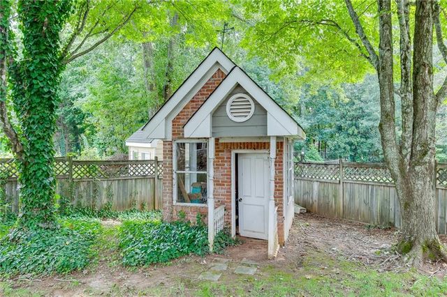 5332 Candleberry Drive SW, Lilburn, GA 30047