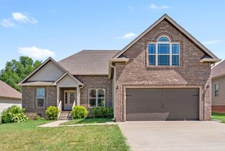 1029 Garner Hills Dr, Clarksville, TN 37042