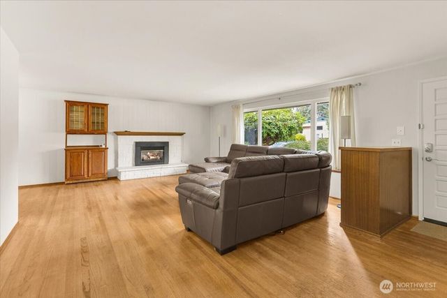 8602 Maple Lane, Edmonds, WA 98026
