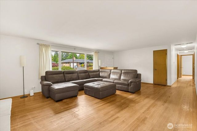 8602 Maple Lane, Edmonds, WA 98026