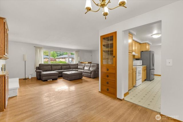 8602 Maple Lane, Edmonds, WA 98026