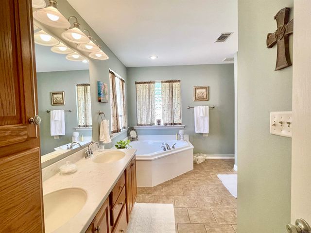 129 Pleasantwood Drive, Maumelle, AR 72113