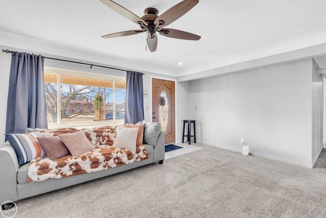 8133 Southfield Drive, Shelby Twp, MI 48316